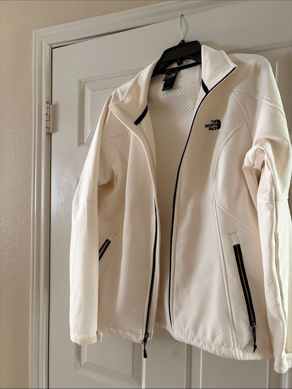 The North Face Women's Cream Zip-Front Softshell Jacket with Black Trim
